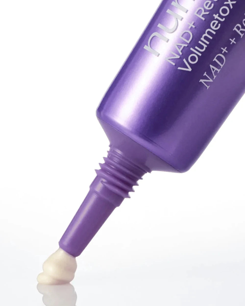 numbuzin No.9 NAD+ Retinal Volumetox Eye Cream 20ml applicator texture